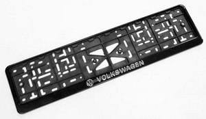 01025 Рамка под номерной знак с защелкой рельеф VOLKSWAGEN серебро